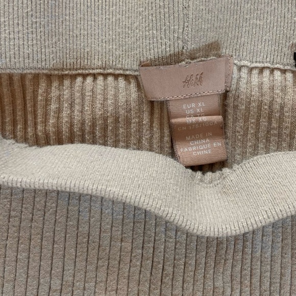 High rise cozy knit ribbed leggings in mushroom - Picture 3 of 4